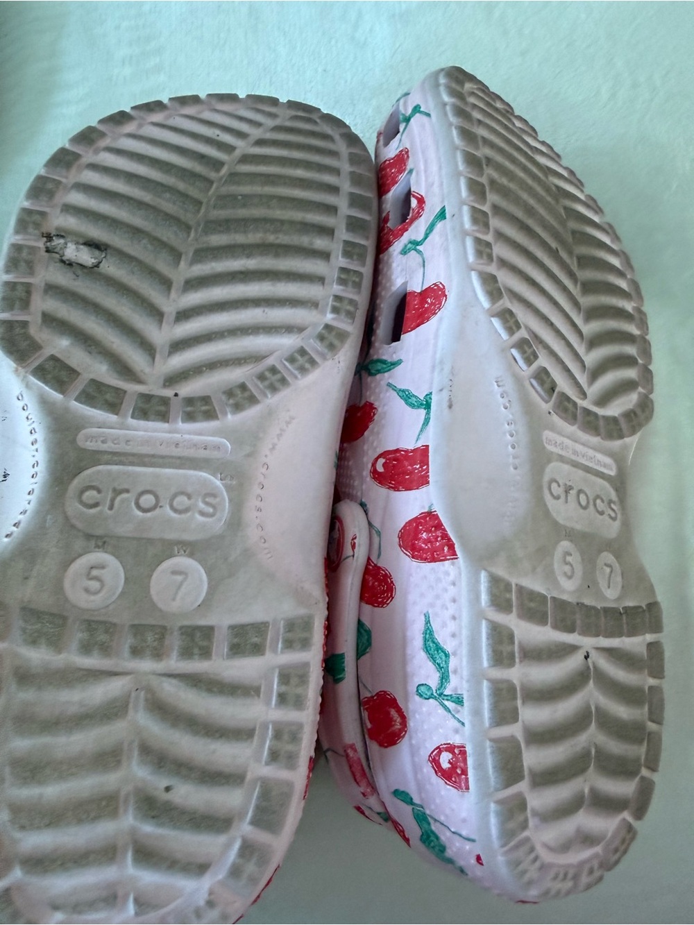 Crocs Classic Fresh Fruits Womens Size 7 Pink Red Cherry - Picture 6 of 7